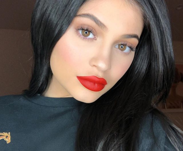 Кайли Дженнер опубликовала первые фото после родов