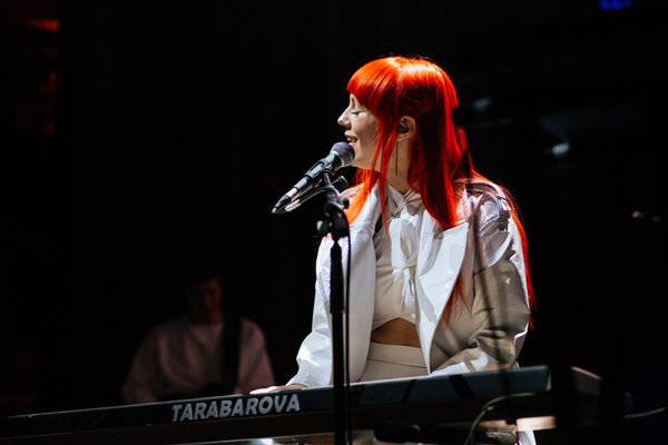 Только о любви: TARABAROVA дала сольный концерт ко Дню святого Валентина