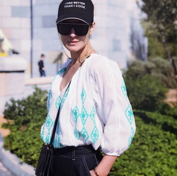 10 украинских звезд, которые носят национальную одежду