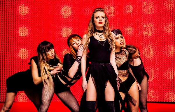 Модная гуцулка OHITVA заинтриговала поклонников сексуальным образом