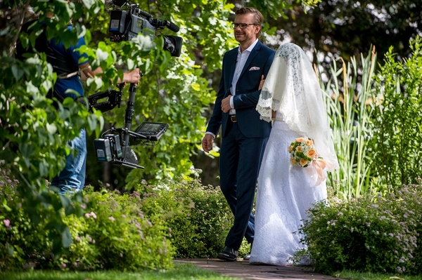 Как чрезмерная родительская опека влияет на счастье детей?