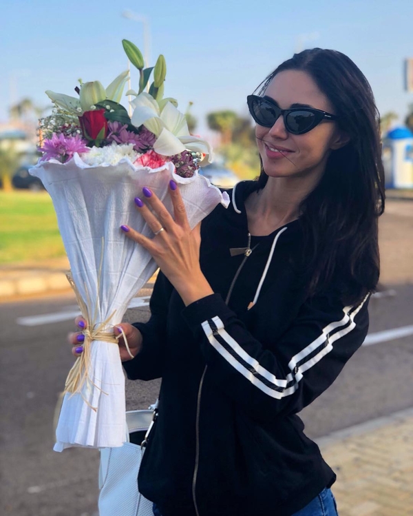 Вика из НЕАНГЕЛОВ встречается с известным ведущим