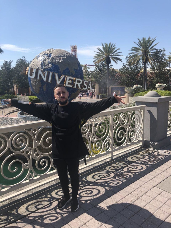 Приключения MONATIK в США: артист побывал в Хогвартсе