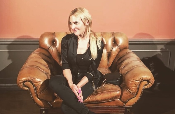 Звезда сериала "Великолепный век" удивила свадебным снимком