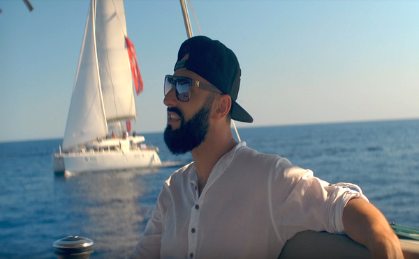 Яхты, море и танцы: украинский певец Kishe представил новый клип