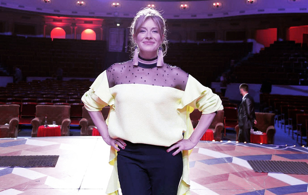 Елена Кравец похвасталась стильной прической младшей дочери