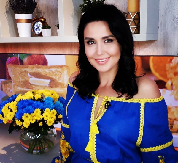 Ведущая канала "1+1" похвасталась стройными ножками