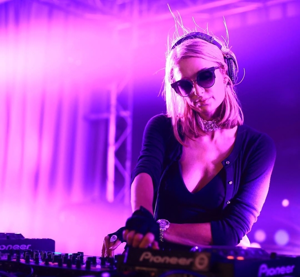Кто из украинских звезд зажигал на DJ-сете Пэрис Хилтон (фото)