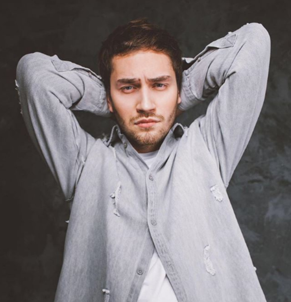 Холостяк Рожден Ануси: «Я не очень люблю излишнее внимание на улице»