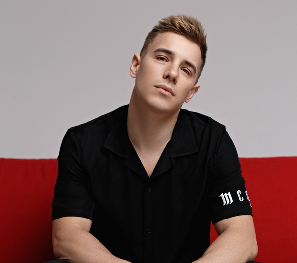 Украинский певец познакомил поклонников со своей семьей