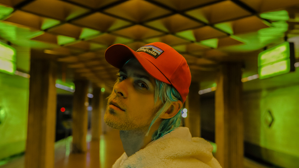 Макс Барских презентовал клип "Сделай громче"