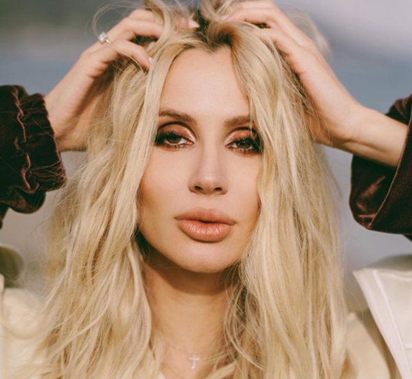 Беременная Светлана Лобода показала оголенный живот