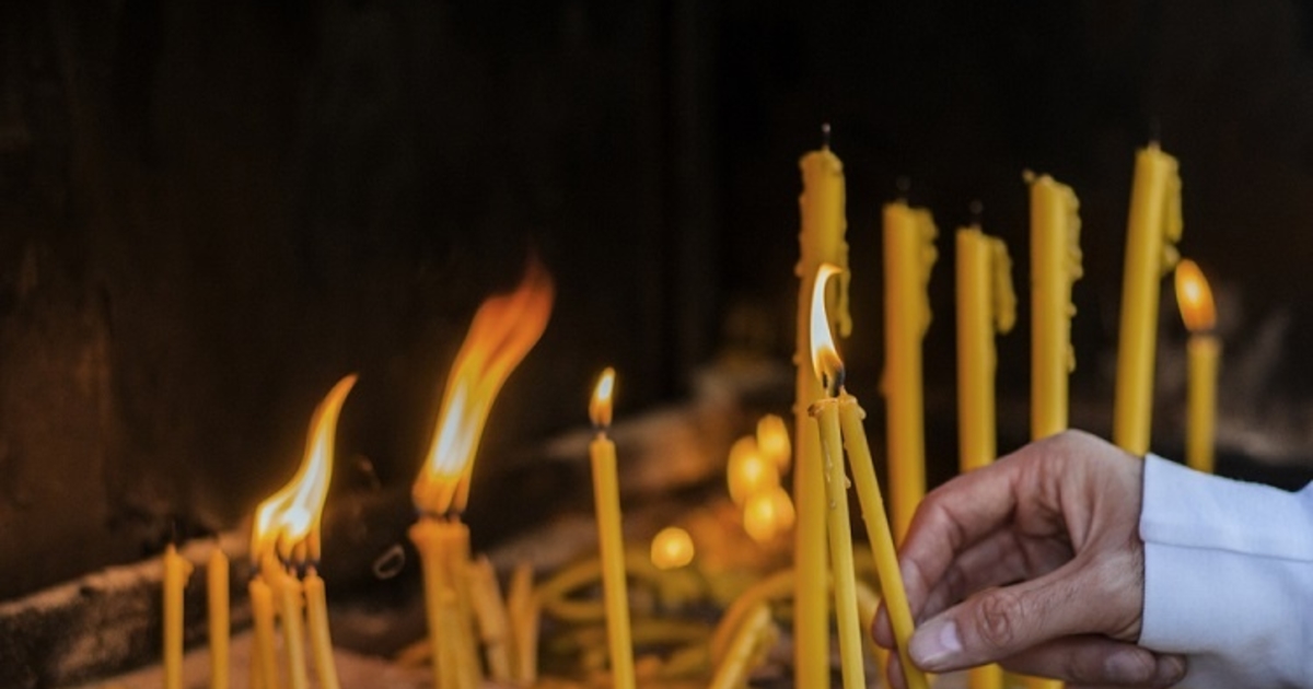 Свечи погасли в церкви