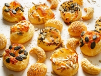 Как приготовить “язычки” из рубленого слоеного теста