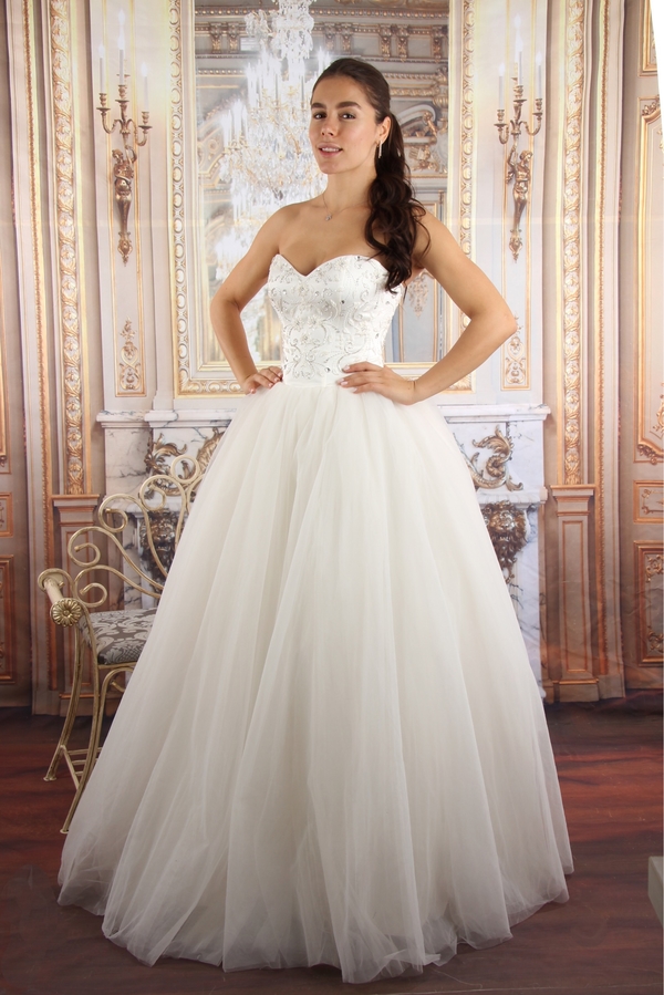 Иванна Онуфрийчук примерила свадебное платье