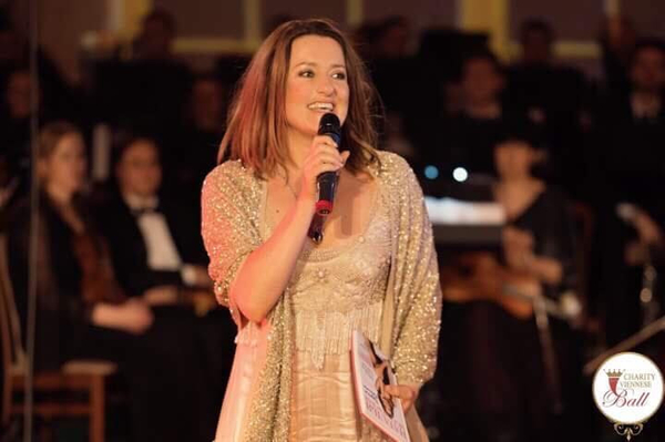 Наталья Могилевская продала свою книгу за 20 тысяч гривен