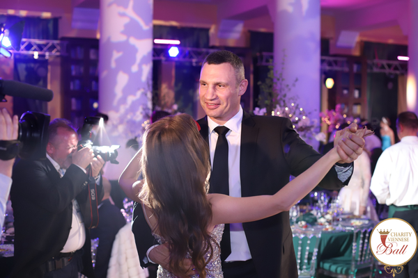 Венский бал собрал более 800 тыс. грн на благотворительные программы