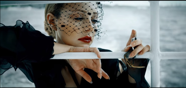 Тина Кароль выпустила англоязычную версию песни "Шаг, Шаг"