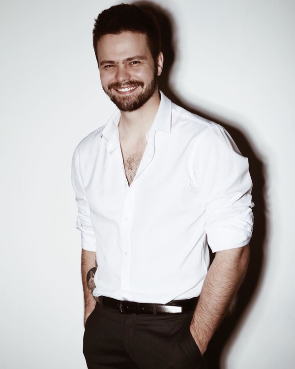 Ведущий Сергей Зенин расписался спустя 5 лет отношений