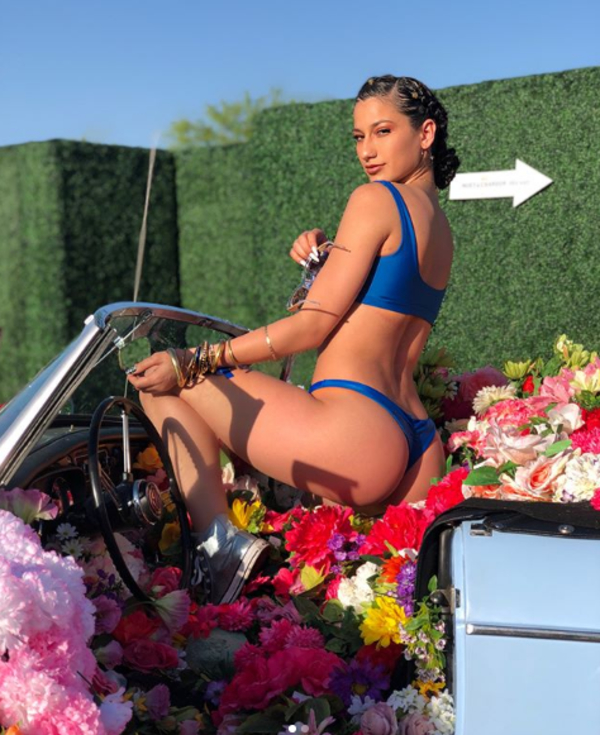 Любовный треугольник: Бруклин Бекхэм променял Хлою Морец на 28-летнюю танцовщицу?