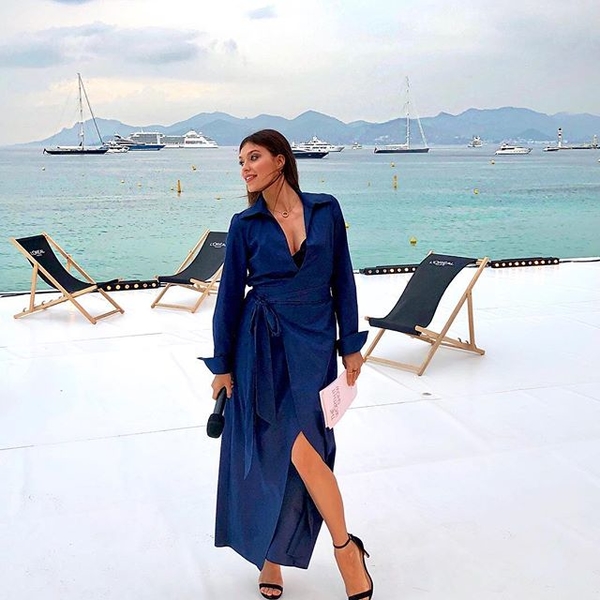 Регина Тодоренко продемонстрировала яркое платье в Каннах (фото)