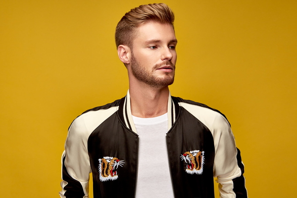 Alex Zakharchuk презентовал дебютный альбом "Живем один раз"