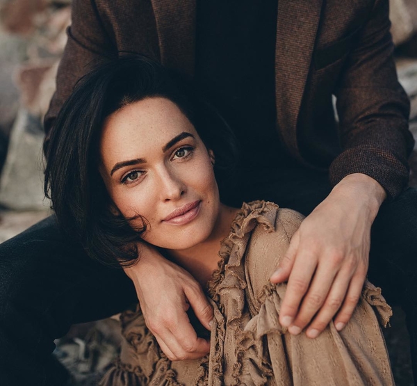 Даша Астафьева снялась в романтичной фотосессии с женихом