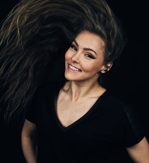 «Жалко, не вошло в журнал»: беременная Алена Шоптенко поделилась забавными фото