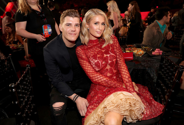 Жених Пэрис Хилтон удивил ее романтическим сюрпризом