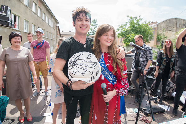 Pianoбой подарил концерт украинской школе