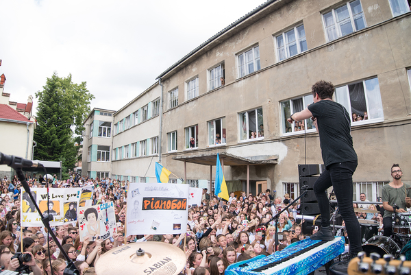 Pianoбой подарил концерт украинской школе