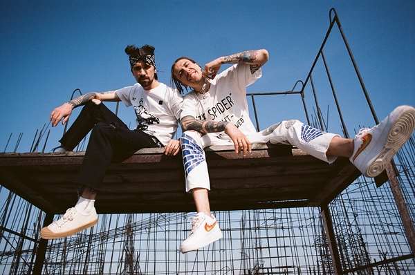 Нецензурная брань и голые тела: группа АГОНЬ выпустила тизер к новому клипу