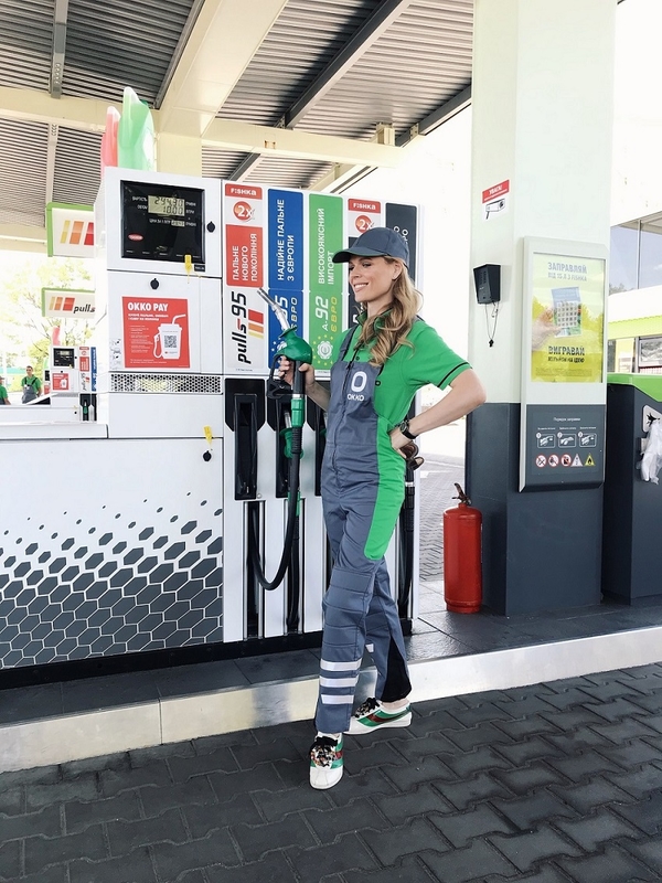 Ольга Фреймут поработала на заправке