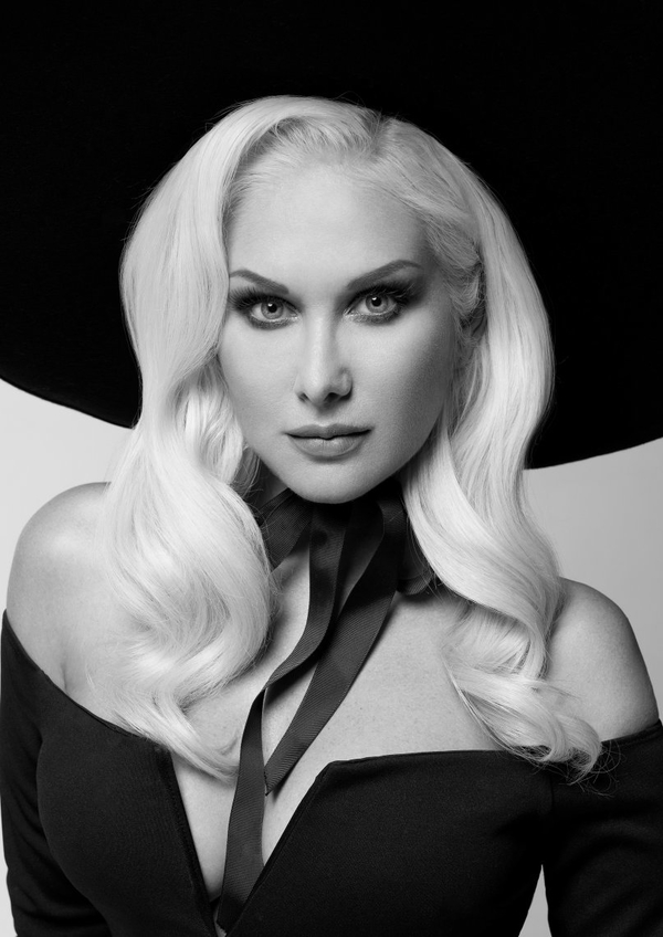 Екатерина Бужинская в образе Катрин Денев презентовала новый хит