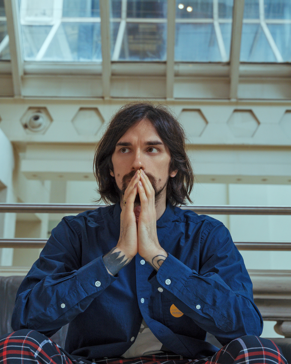 Антон Савлепов отмечает 30-летие: яркие фото артиста