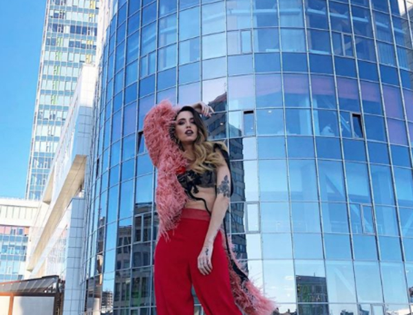 Странный наряд Дорофееевой озадачил ее поклонников