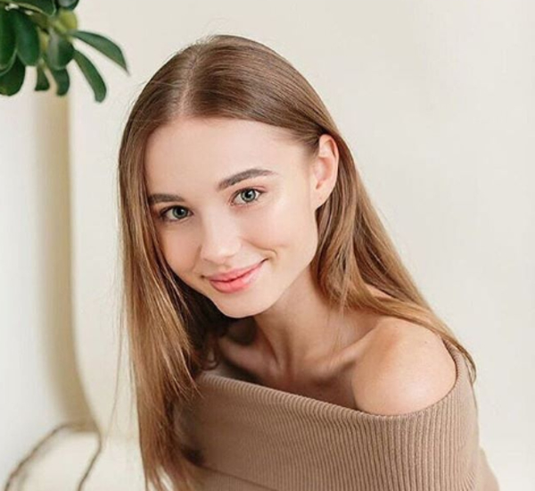 Звезда «Школы» презентовала книгу по мотивам сериала