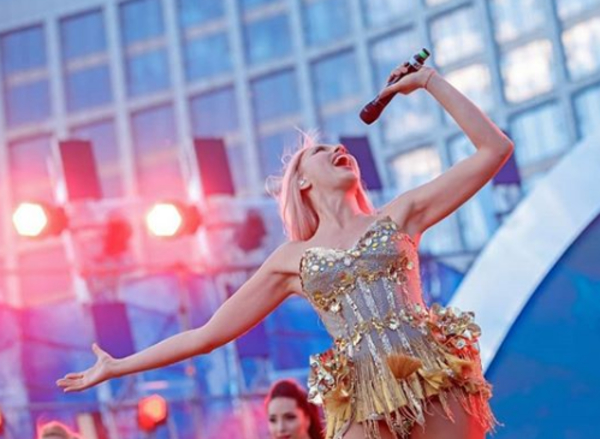 Оля Полякова показала, как от нее тащатся в США