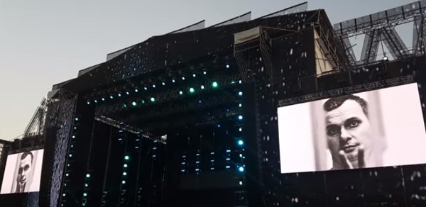 Atlas Weekend: лидер "Бумбокса" призвал поддержать Сенцова