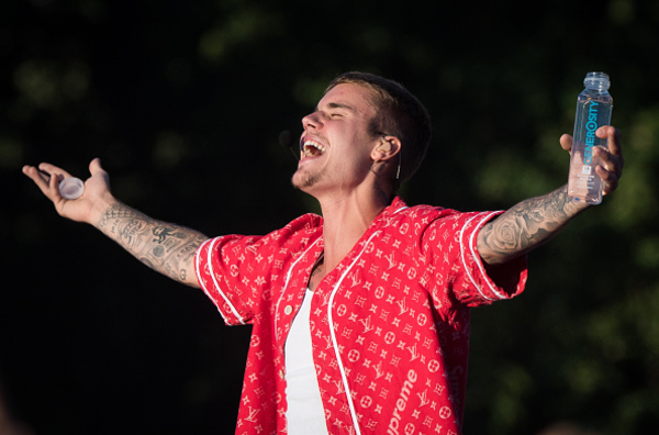 Официально: Джастин Бибер обручился