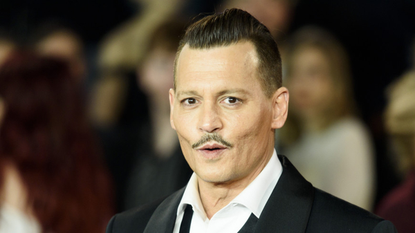 На Джонни Деппа подали в суд: причина скандала