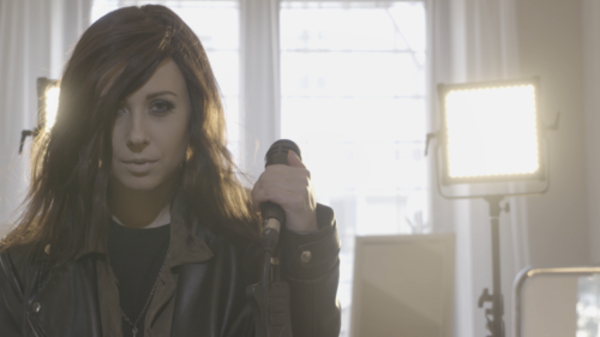 Тоня Матвиенко кардинально изменила внешность в новом клипе