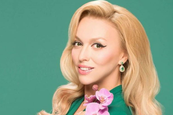 Оля Полякова поделилась архивной фотографией