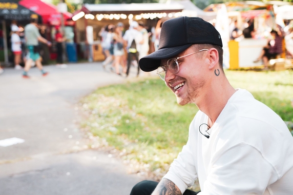 Артем Пивоваров рассказал о съемках короткометражки "Провинциальный"