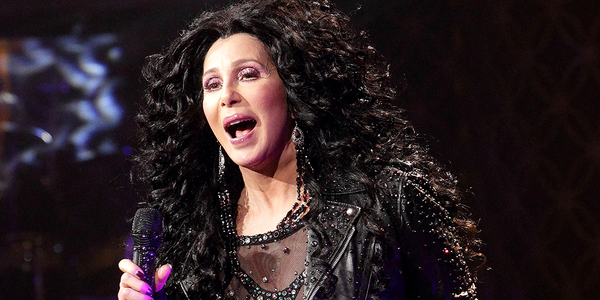 72-летняя Шер вышла в свет в пикантном топе