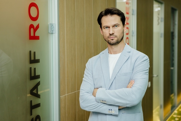 Стало известно, кто стал новым актером второго сезона сериала «Школа»