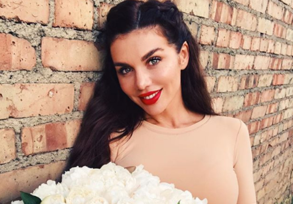 Анна Седокова трогательно поздравила дочь, за которую полгода судилась