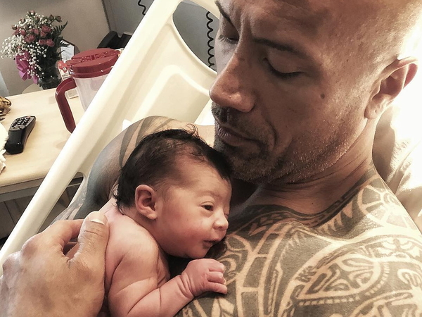 Дуэйн Джонсон опубликовал трогательный ролик с младшей дочерью