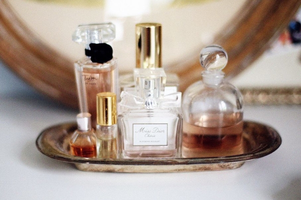 Как продлить стойкость духов: полезные лайфхаки