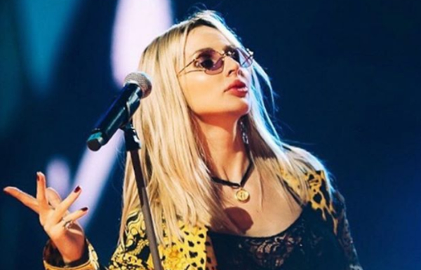 Стало известно, с кем целуется Лобода в новом клипе